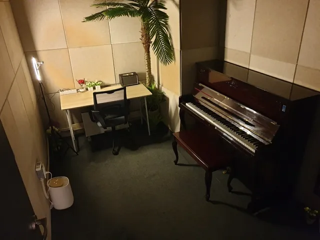 S studio