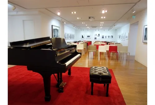 ART SPACE J