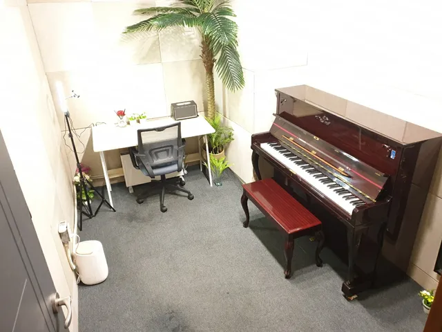 S studio