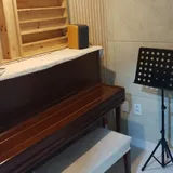 피아노 업라이트 A룸