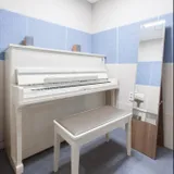 업라이트 피아노방