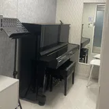Room 8, 야마하 업라이트