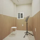 3번방 (기타&베이스&보컬&현악&목관 가능) 창문있음