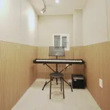 2번방(전자 피아노& 보컬 연습실) 창문있음