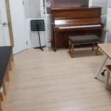 웨버피아노.(피아노외 2명까지 가능.추가1인당 2000).냉난방 됨.