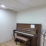 6번방 업라이트피아노