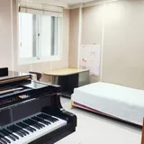 4번방(침실숙식 야마하그랜드)