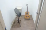 기타, 손악기 연습실